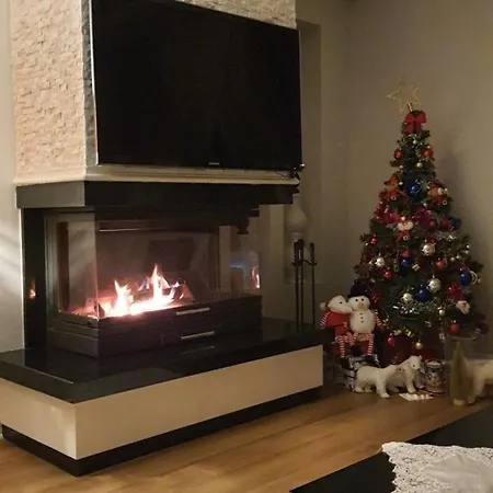 Cadde Sicak Havuzlu Genis Bahceli Sapanca