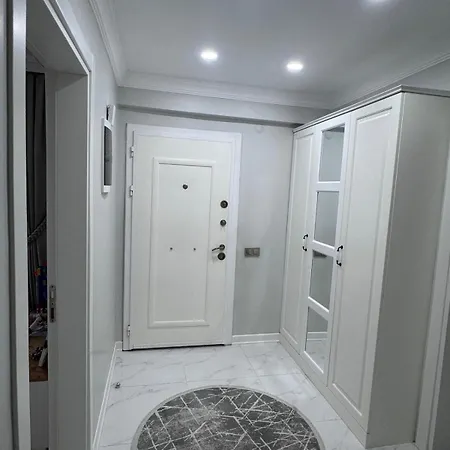 Cadde Sicak Havuzlu Genis Bahceli