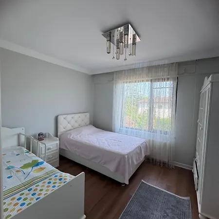 Cadde Sicak Havuzlu Genis Bahceli * Sapanca