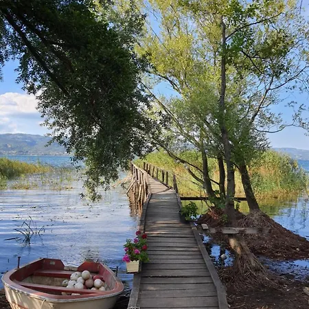 Cadde Sicak Havuzlu Genis Bahceli Sapanca