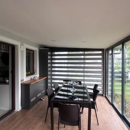 Cadde Sicak Havuzlu Genis Bahceli * Sapanca