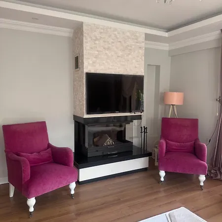 Cadde Sicak Havuzlu Genis Bahceli Sapanca