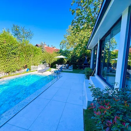 Willa Cadde Sicak Havuzlu Genis Bahceli Sapanca