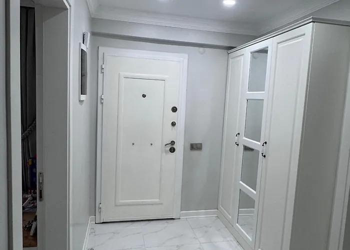 Cadde Sicak Havuzlu Genis Bahceli