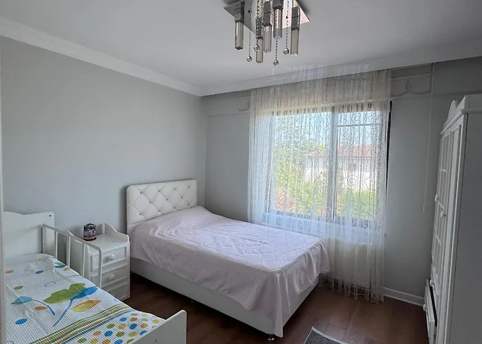 Cadde Sicak Havuzlu Genis Bahceli * Sapanca