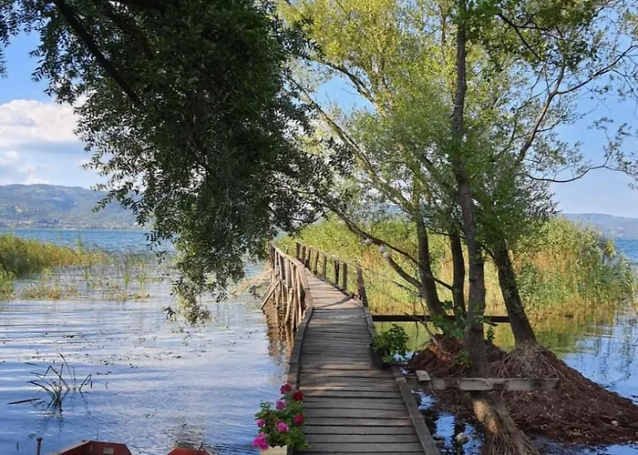 Cadde Sicak Havuzlu Genis Bahceli Sapanca