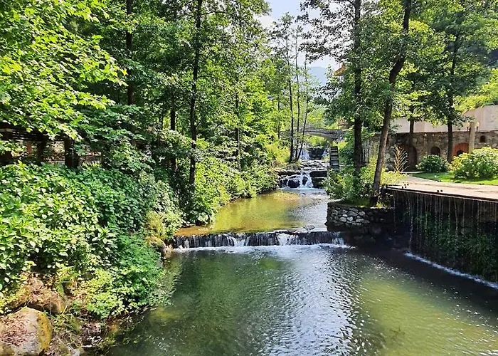 Cadde Sicak Havuzlu Genis Bahceli Sapanca