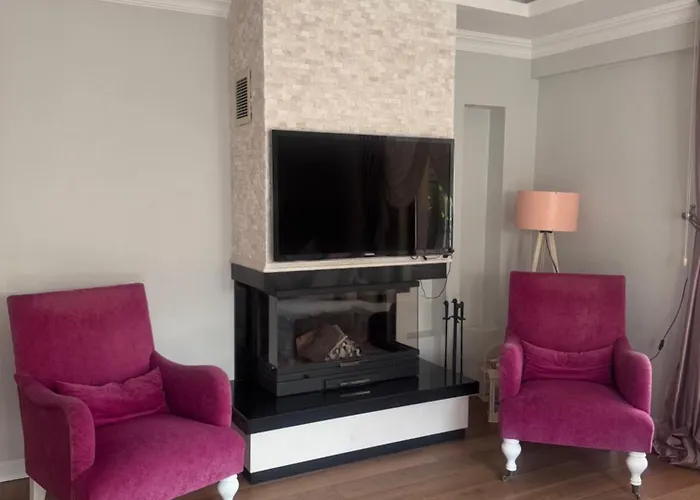 Cadde Sicak Havuzlu Genis Bahceli Sapanca