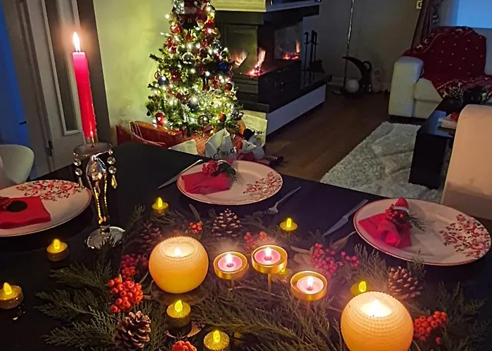 Villa Cadde Sicak Havuzlu Genis Bahceli